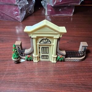 "OLDE WORLD ANTIQUE‎ GATE" Disney Parks Village Series Department 56 MINT!